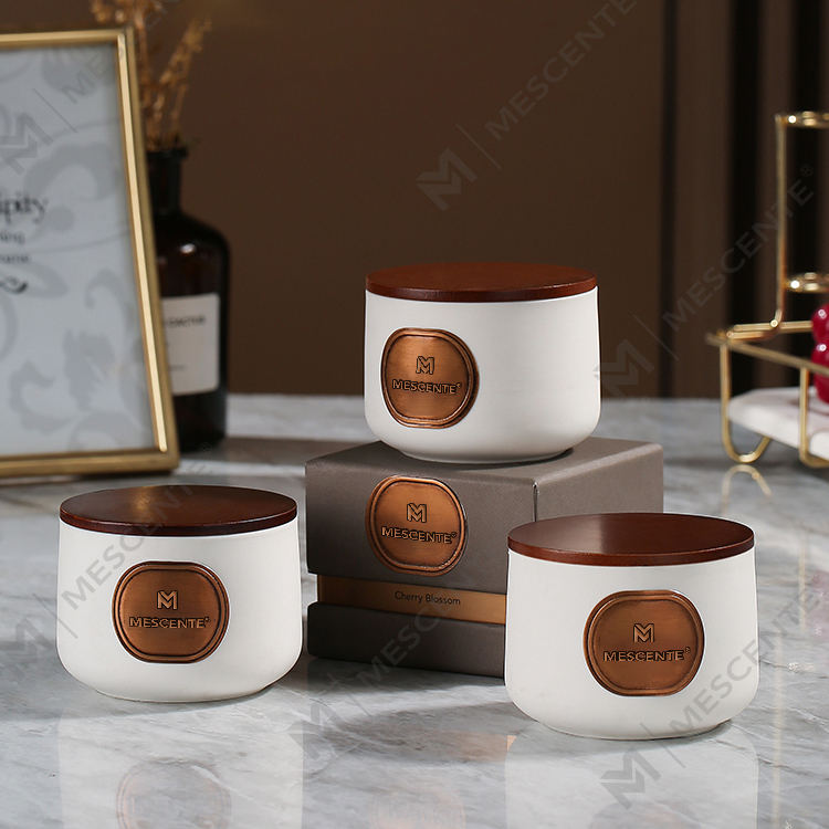 M&Scent set kado lilin kelapa beraroma kustom keramik label pribadi