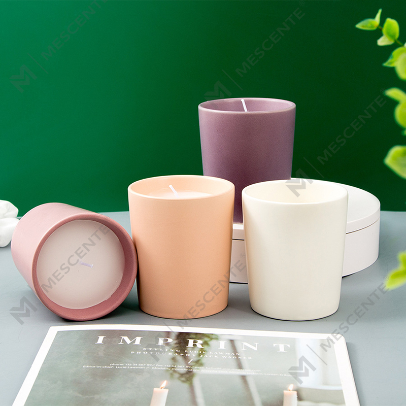 Toples Keramik Mewah yang Disesuaikan Label Pribadi Citta Berlabel Lilin Lilin Kedelai Beraroma Dengan Bunga Kering
