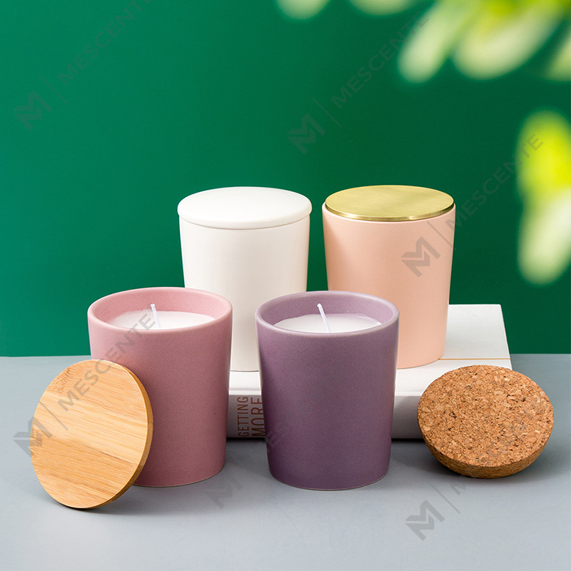 Toples Keramik Mewah yang Disesuaikan Label Pribadi Citta Berlabel Lilin Lilin Kedelai Beraroma Dengan Bunga Kering