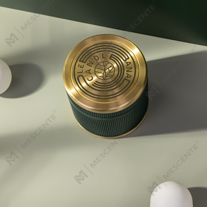 Label Pribadi Mewah yang Disesuaikan Citta Berlabel Lilin Lilin Kedelai Beraroma Sumbu Kayu Dengan Bunga Kering
