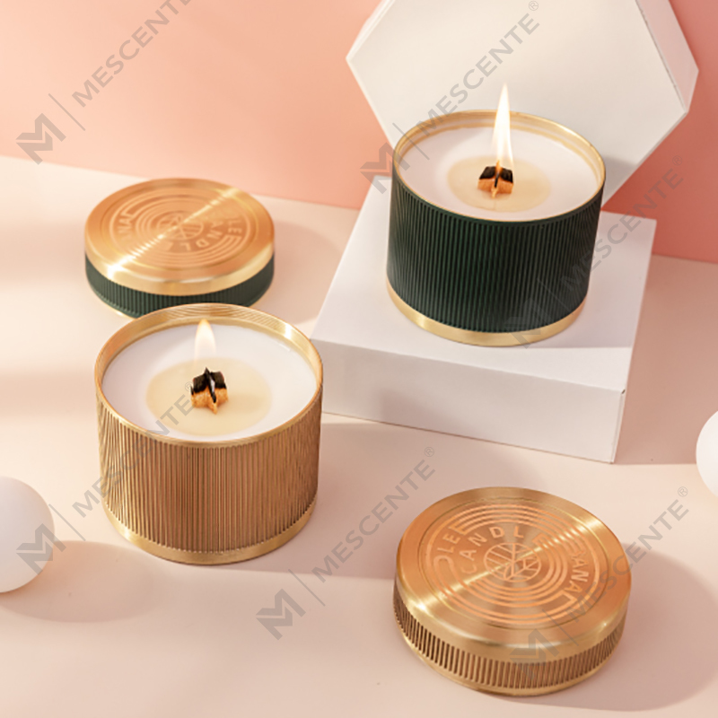 Label Pribadi Mewah yang Disesuaikan Citta Berlabel Lilin Lilin Kedelai Beraroma Sumbu Kayu Dengan Bunga Kering