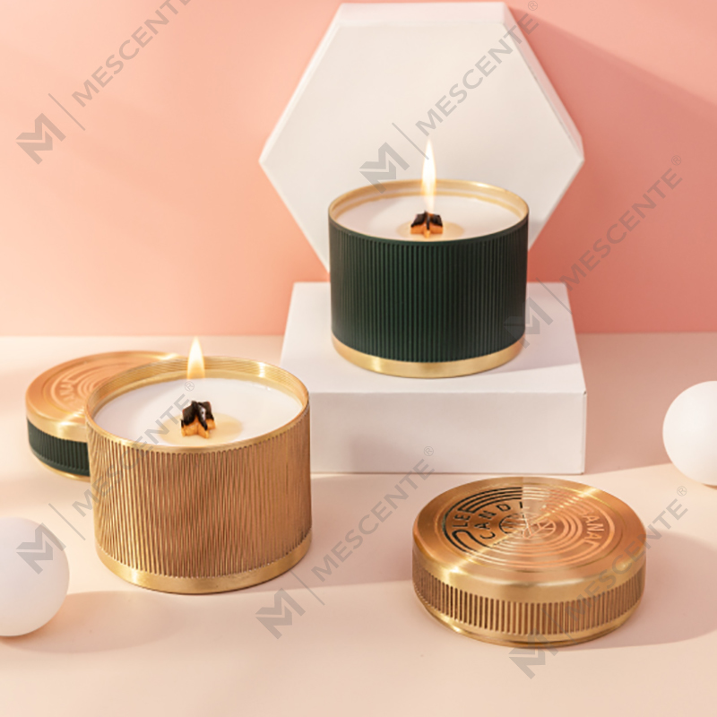 Label Pribadi Mewah yang Disesuaikan Citta Berlabel Lilin Lilin Kedelai Beraroma Sumbu Kayu Dengan Bunga Kering