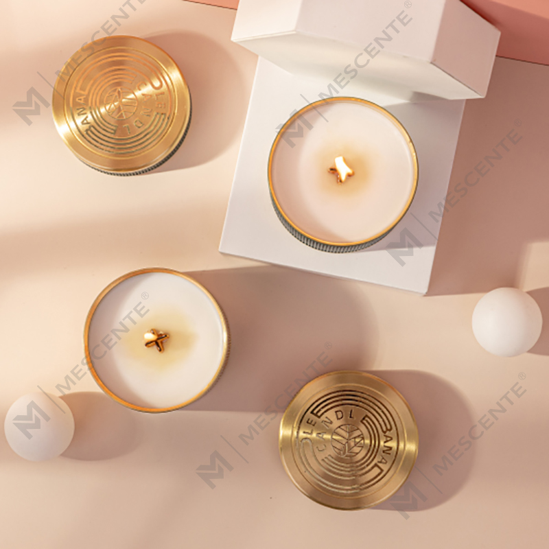 Label Pribadi Mewah yang Disesuaikan Citta Berlabel Lilin Lilin Kedelai Beraroma Sumbu Kayu Dengan Bunga Kering